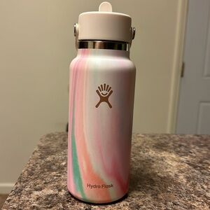 Hydroflask 32 ounce water bottle